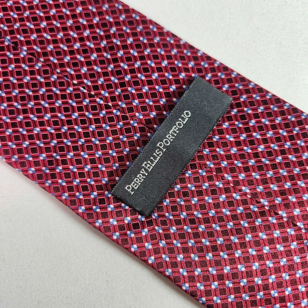 Perry Ellis Portfolio 100% Silk Tie‎ Geometric Red 3.5